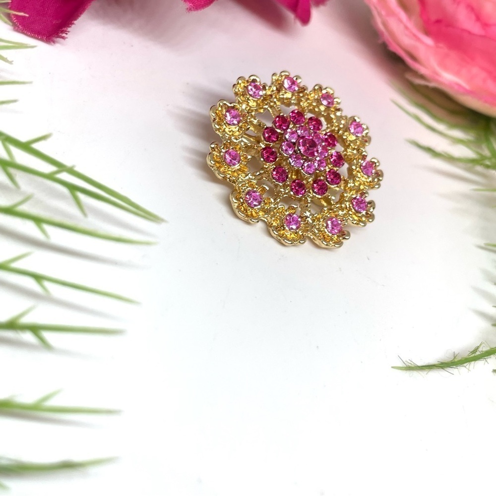 NEW⚜️Pink Crystal Cluster Embellished Brooch - Picture 3 of 5